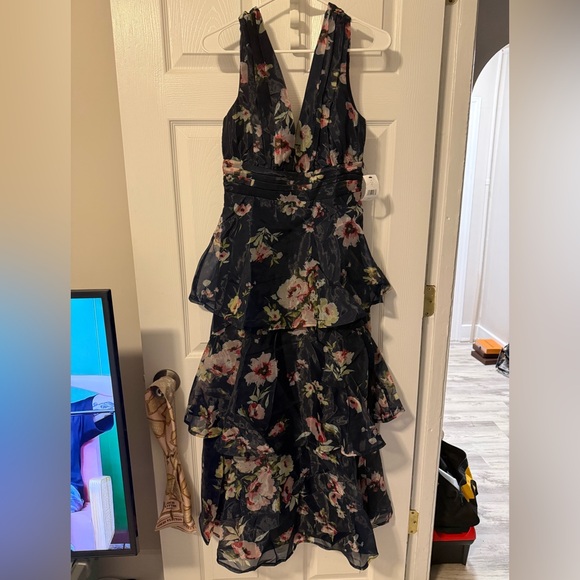 NWT Lulus Molinetto Floral Tiered Empire Midi Dress, size Small - Picture 3 of 5